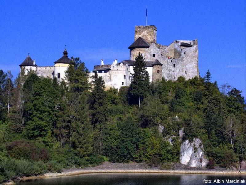 Zamek w Niedzicy nad Jeziorem Czorsztyńskim